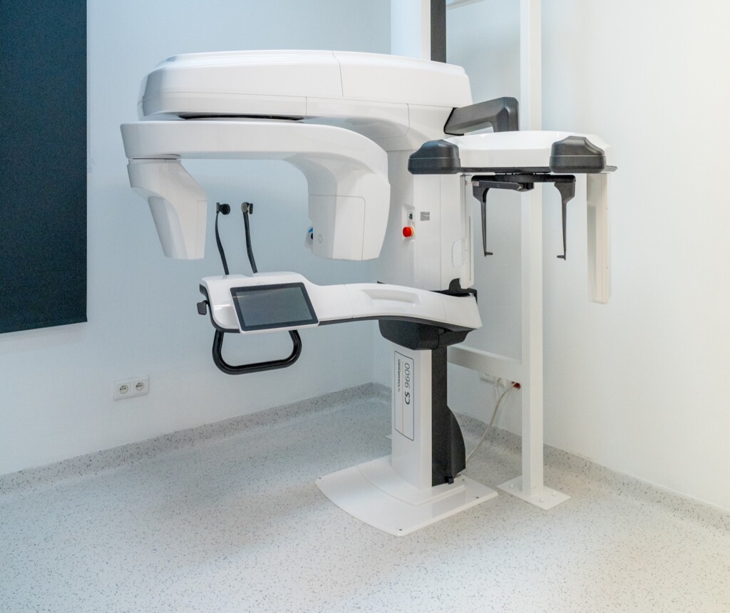 Tomograf stomatologiczny CS 9600 do zdjęć pantomograficznych, cefalometrycznych i tomografii CBCT w Ortodontic w Rzeszowie